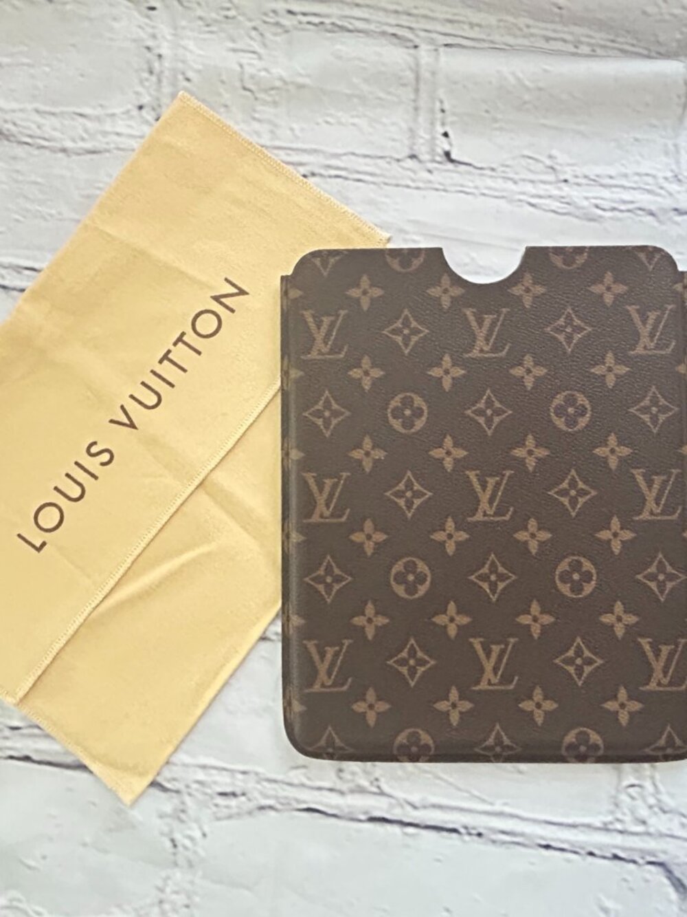Louis Vuitton Monogram Canvas iPad Hard Case with Dust Bag - Picture 3 of 16